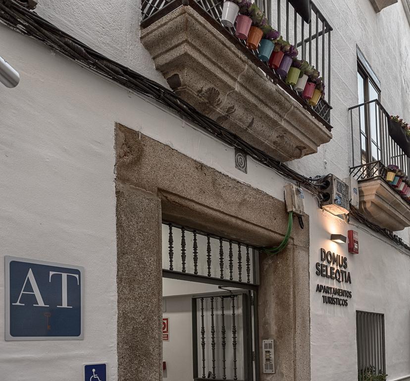 Apartamentos Turisticos Domus Seleqtia Plaza Mayor Caces 외부 사진