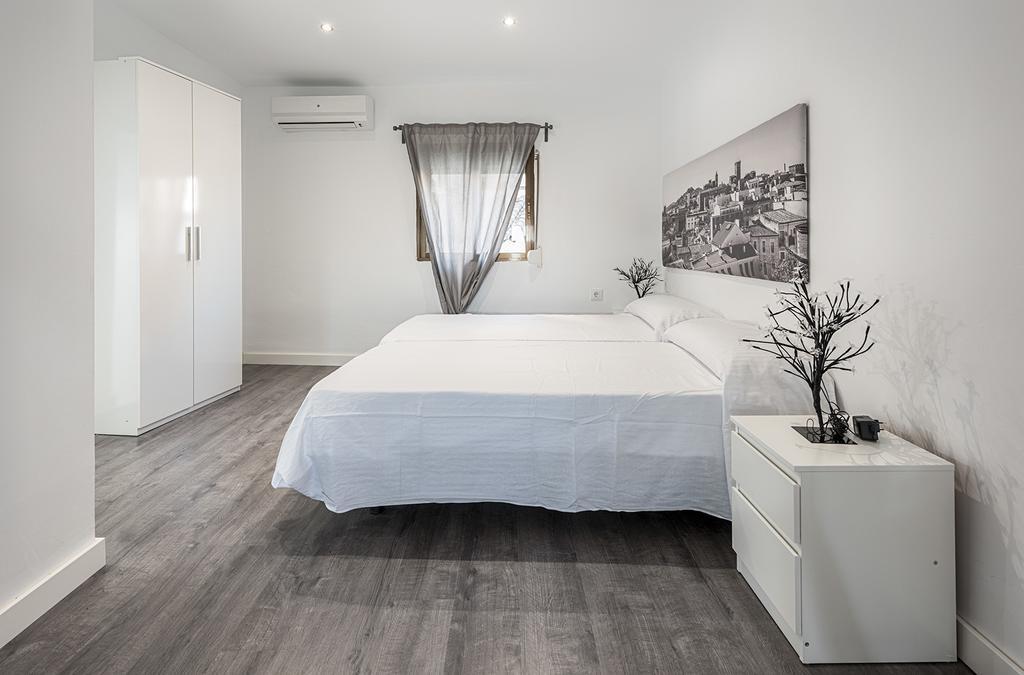 Apartamentos Turisticos Domus Seleqtia Plaza Mayor Caces 외부 사진
